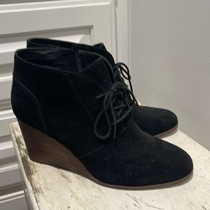 Lucky Brand Ankle boots/shoes. In really good condition
